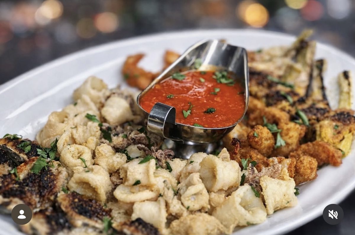 Fried calamari, shrimp and vegetables